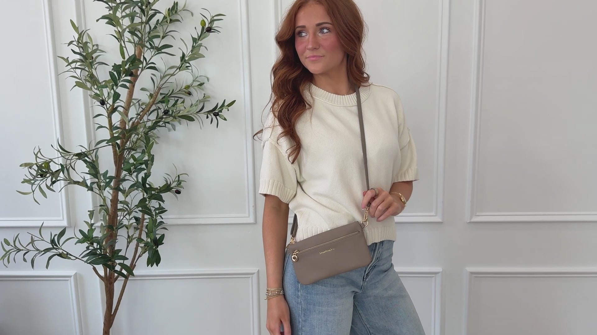 Bella RFID Touch Screen Purse product video, crossbody phone purse, cell phone purse, cell phone crossbody