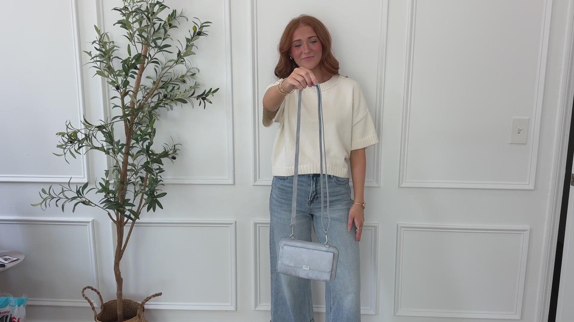 Captiva RFID Touch Screen Purse product video 3, phone crossbody bag, crossbody phone bag, phone purse